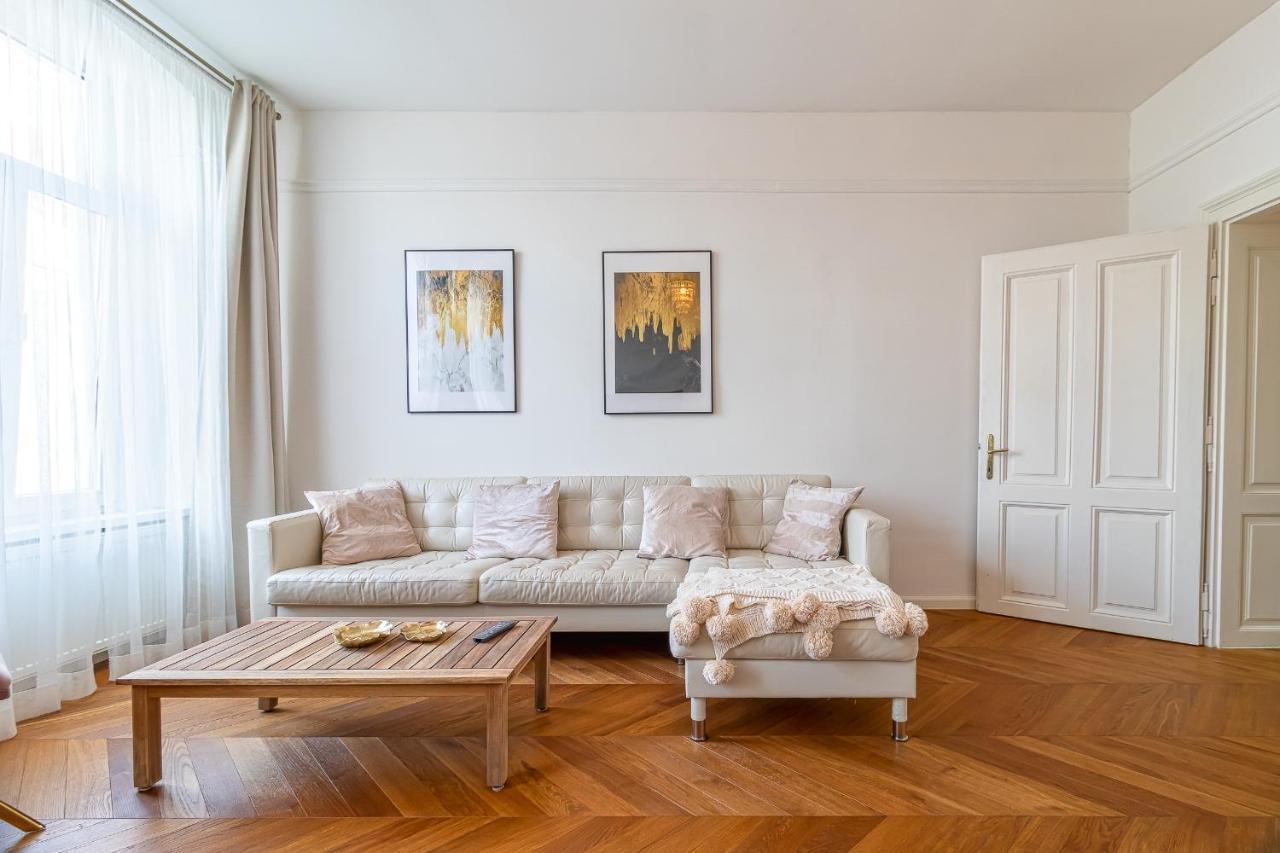 Trendy Apartment In Central Bratislava Extérieur photo