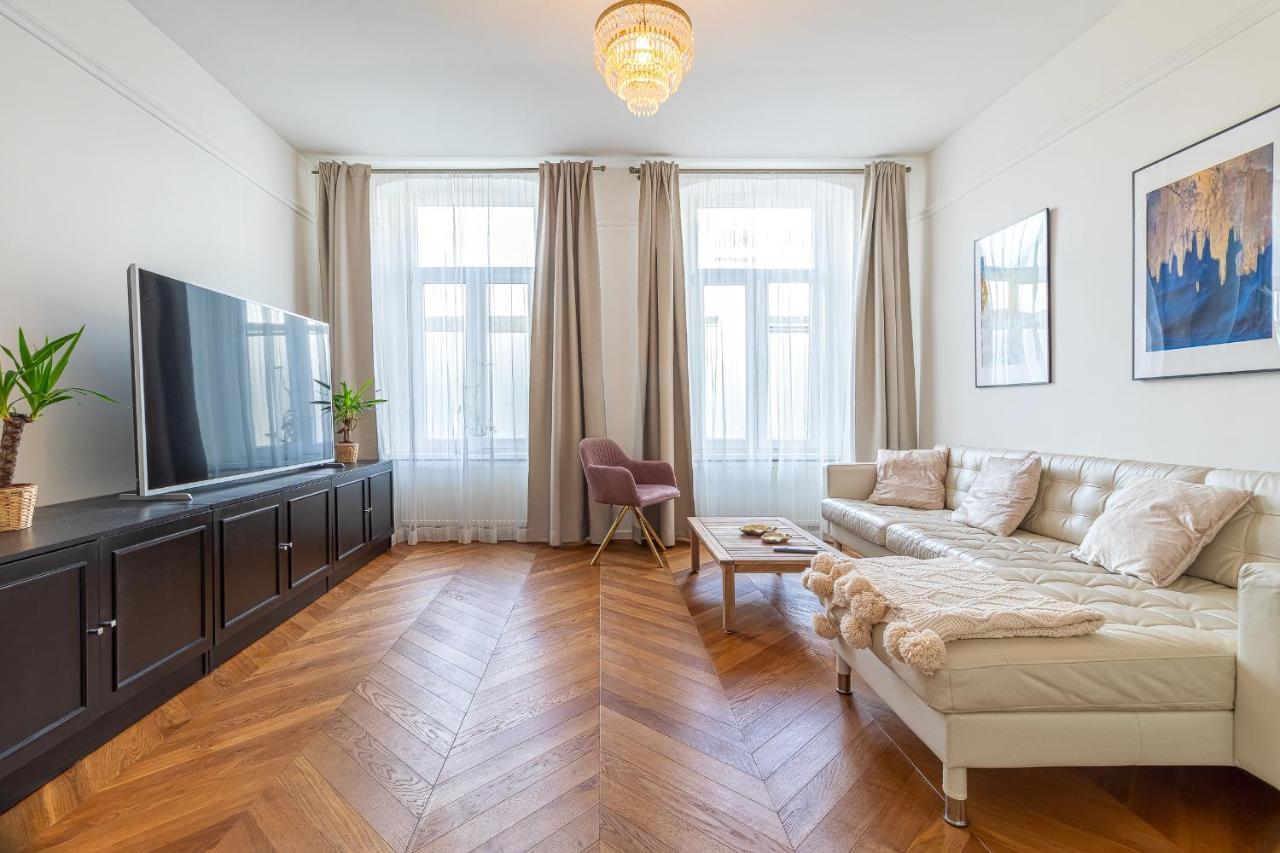 Trendy Apartment In Central Bratislava Extérieur photo