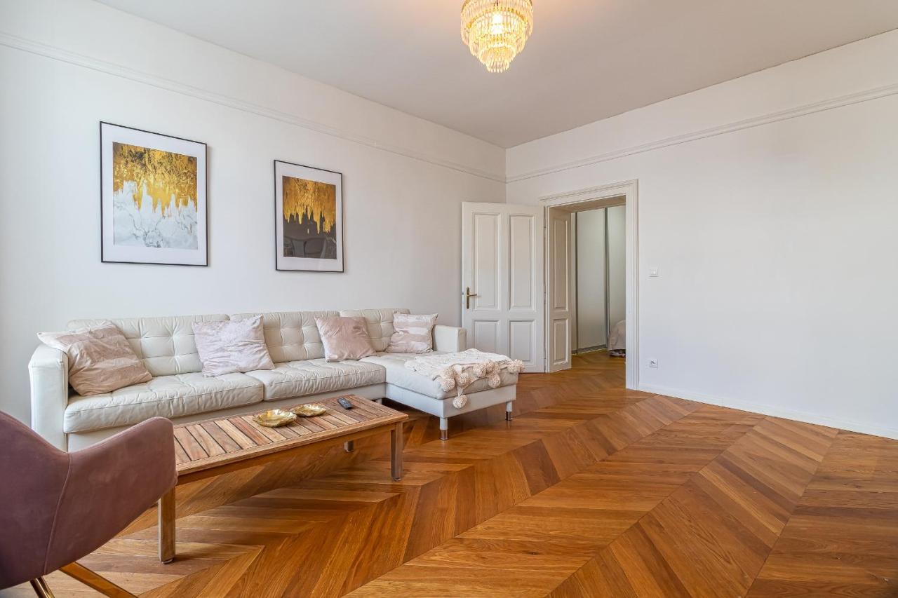 Trendy Apartment In Central Bratislava Extérieur photo