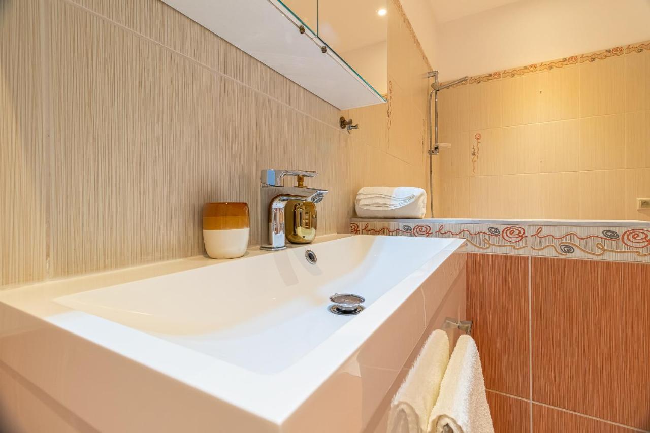 Trendy Apartment In Central Bratislava Extérieur photo